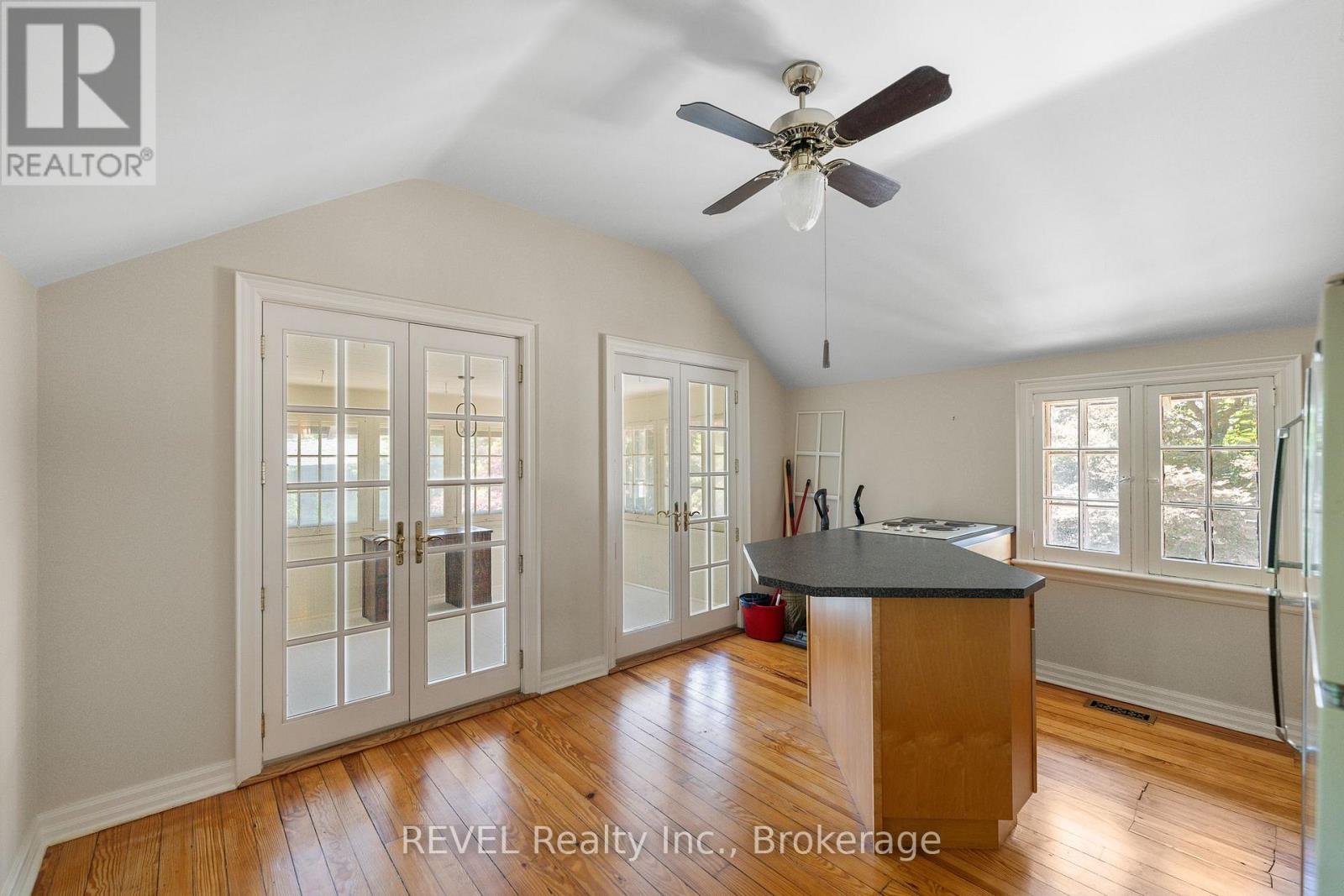 166 Queen Street, Niagara-On-The-Lake, Ontario  L0S 1J0 - Photo 39 - X12894706