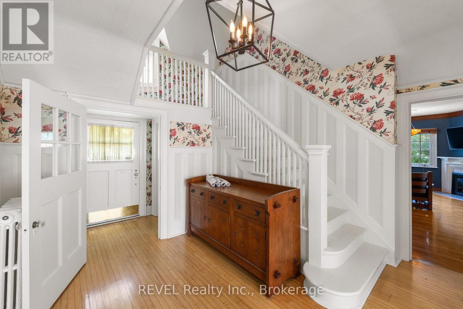 166 Queen Street, Niagara-On-The-Lake, Ontario  L0S 1J0 - Photo 6 - X12894706