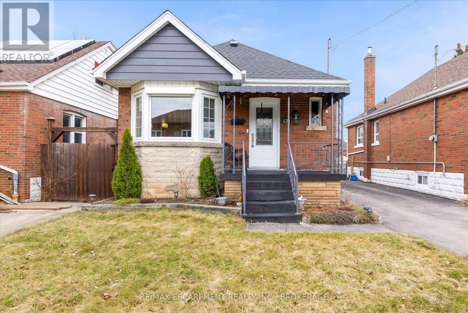 121 Cameron Avenue S, Hamilton, Ontario  L8K 2X6 - Photo 1 - X12894786