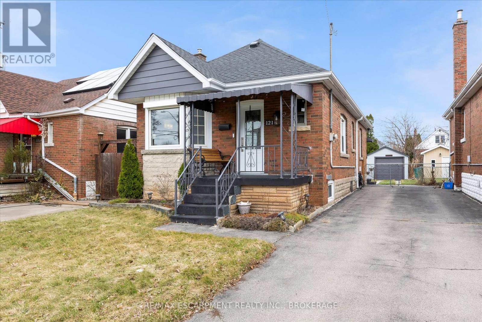 121 Cameron Avenue S, Hamilton, Ontario  L8K 2X6 - Photo 2 - X12894786