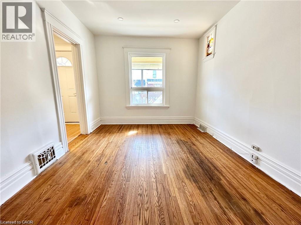 39 Beechwood Avenue, Hamilton, Ontario  L8L 2S5 - Photo 4 - 40813134