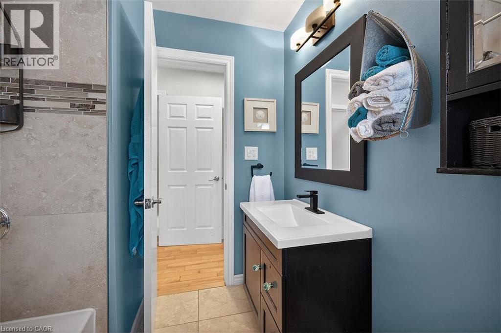 33 Abraham Drive, Niagara Falls, Ontario  L2M 6K7 - Photo 16 - 40812787