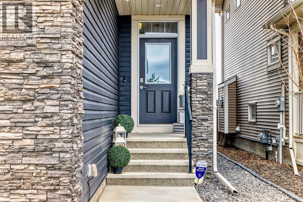 12 Emberside Glen, Cochrane, Alberta  T4C 2L6 - Photo 4 - A2279826