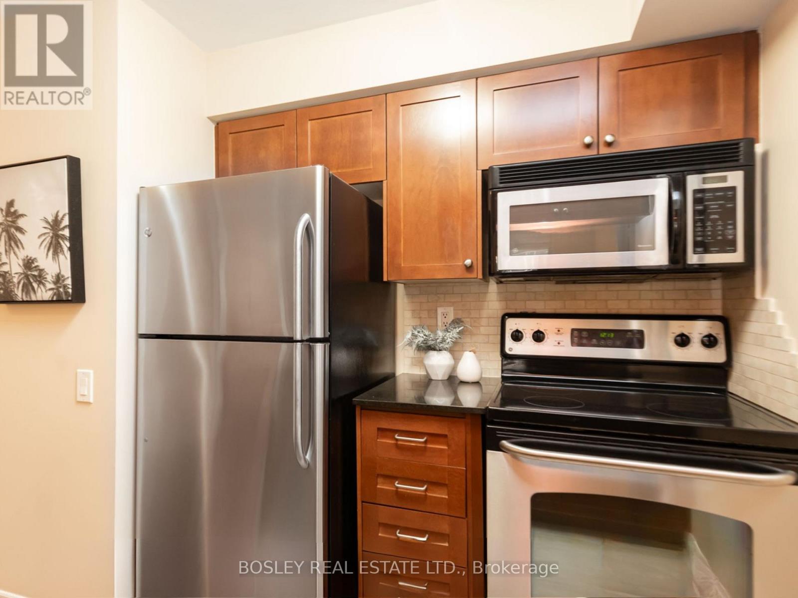 302 - 60 St Clair Avenue W, Toronto, Ontario  M4V 1M1 - Photo 13 - C12894668