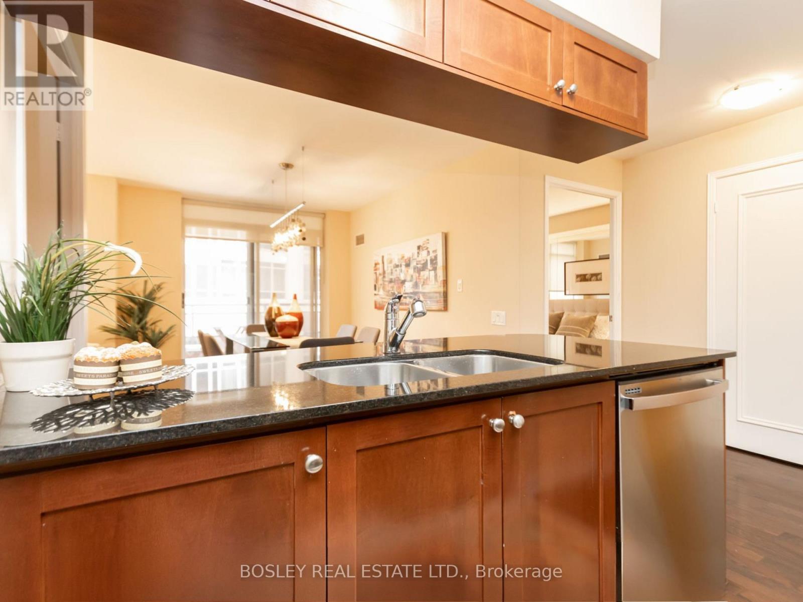 302 - 60 St Clair Avenue W, Toronto, Ontario  M4V 1M1 - Photo 14 - C12894668