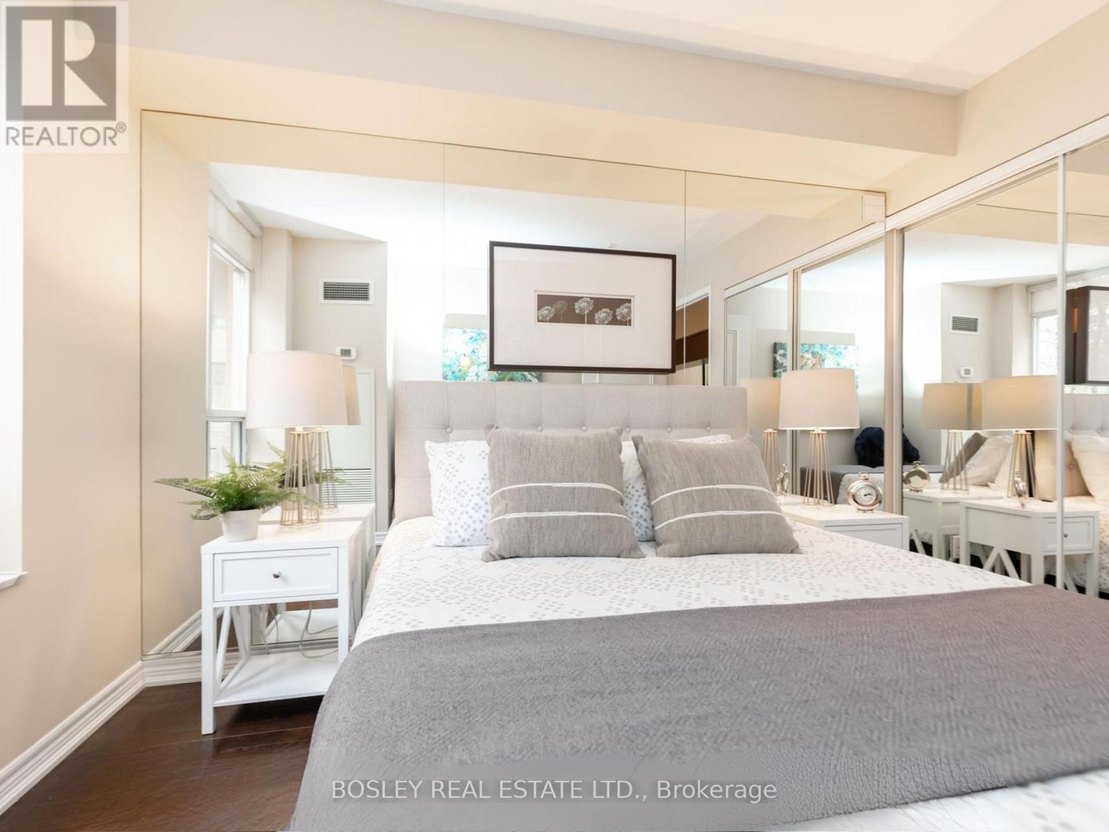 302 - 60 St Clair Avenue W, Toronto, Ontario  M4V 1M1 - Photo 17 - C12894668