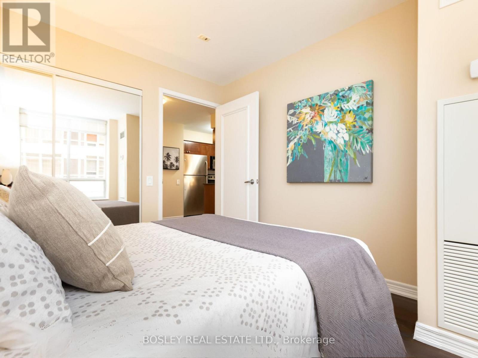 302 - 60 St Clair Avenue W, Toronto, Ontario  M4V 1M1 - Photo 19 - C12894668