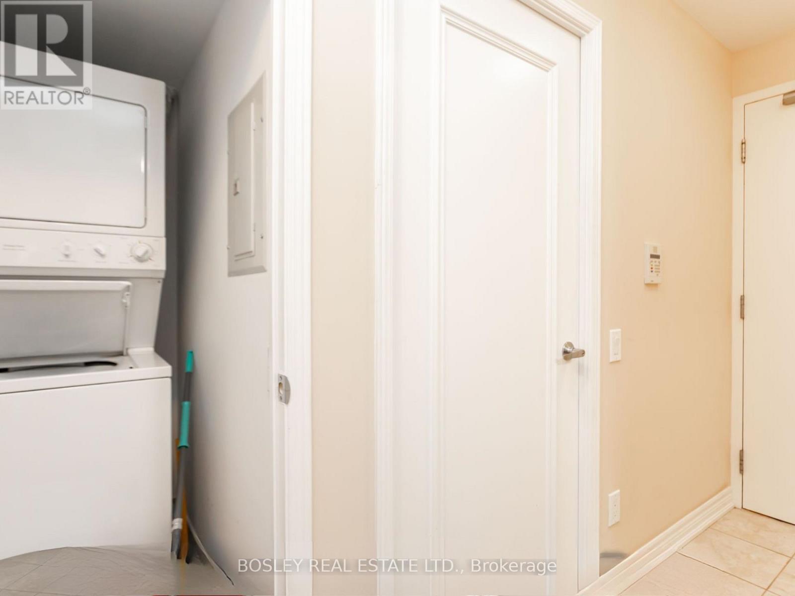 302 - 60 St Clair Avenue W, Toronto, Ontario  M4V 1M1 - Photo 24 - C12894668