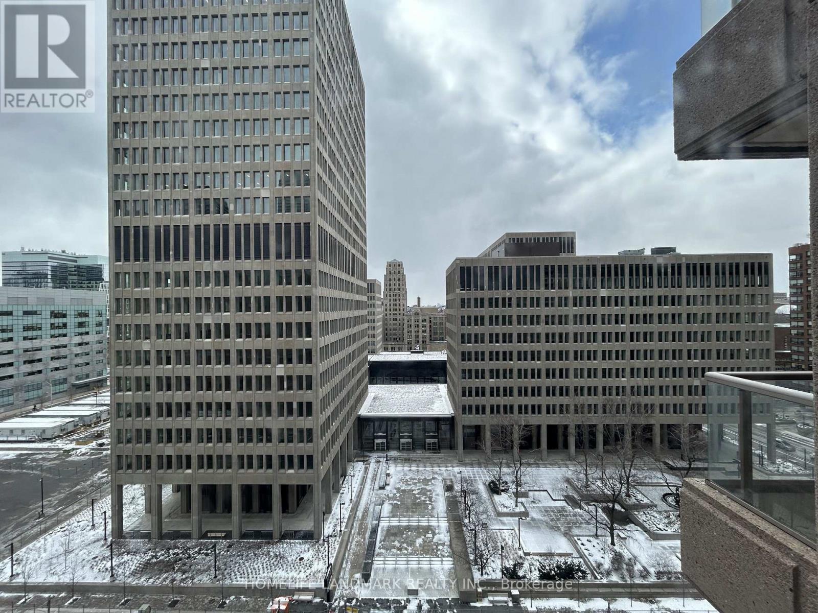 1204 - 909 Bay Street, Toronto, Ontario  M5S 3G2 - Photo 17 - C12894684