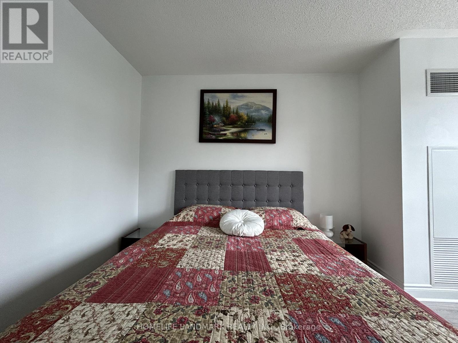 1204 - 909 Bay Street, Toronto, Ontario  M5S 3G2 - Photo 3 - C12894684