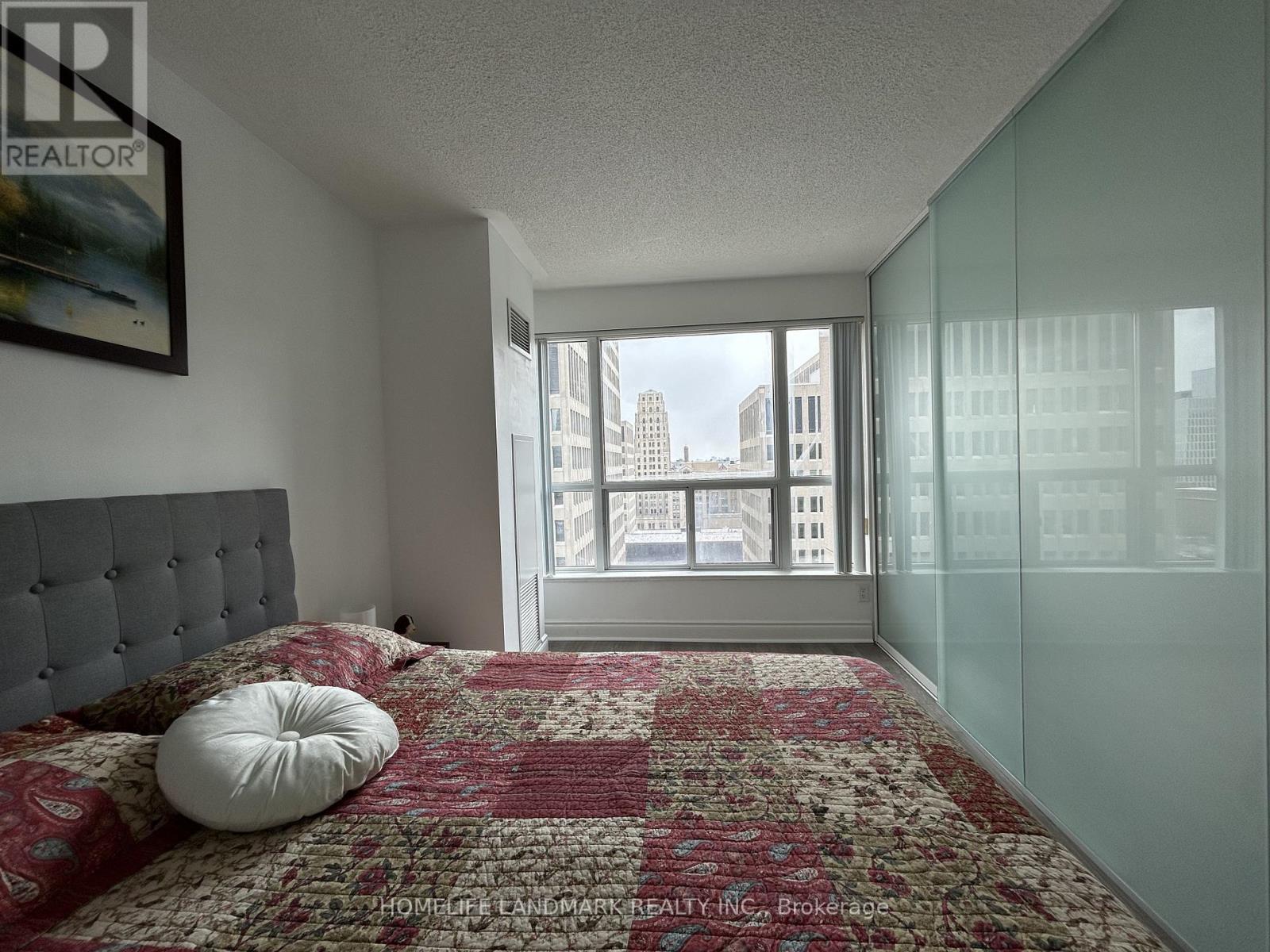 1204 - 909 Bay Street, Toronto, Ontario  M5S 3G2 - Photo 4 - C12894684