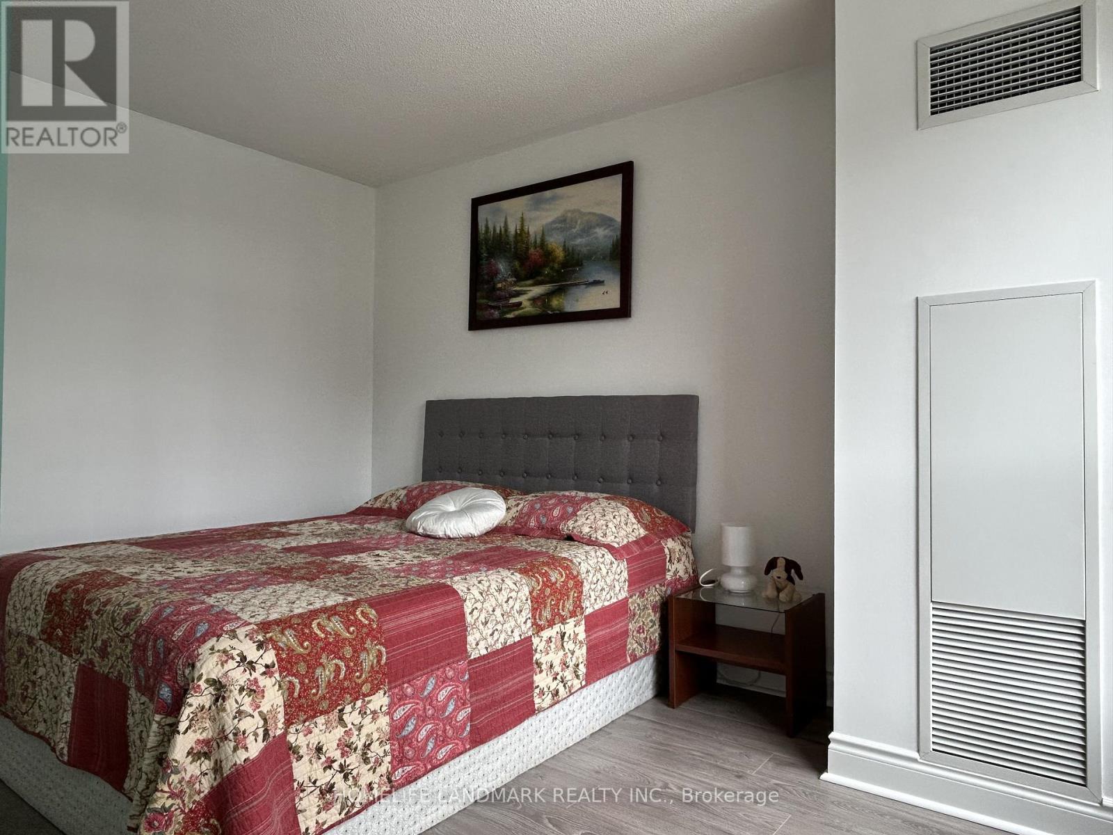 1204 - 909 Bay Street, Toronto, Ontario  M5S 3G2 - Photo 6 - C12894684