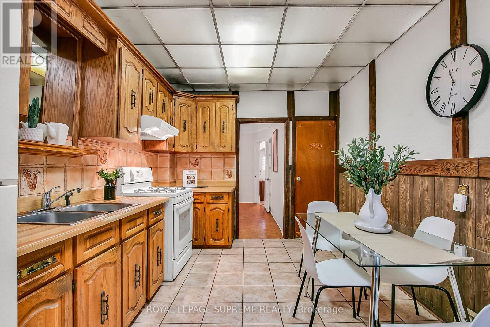 163 Beaconsfield Avenue, Toronto, Ontario  M6J 3J7 - Photo 16 - C12894742