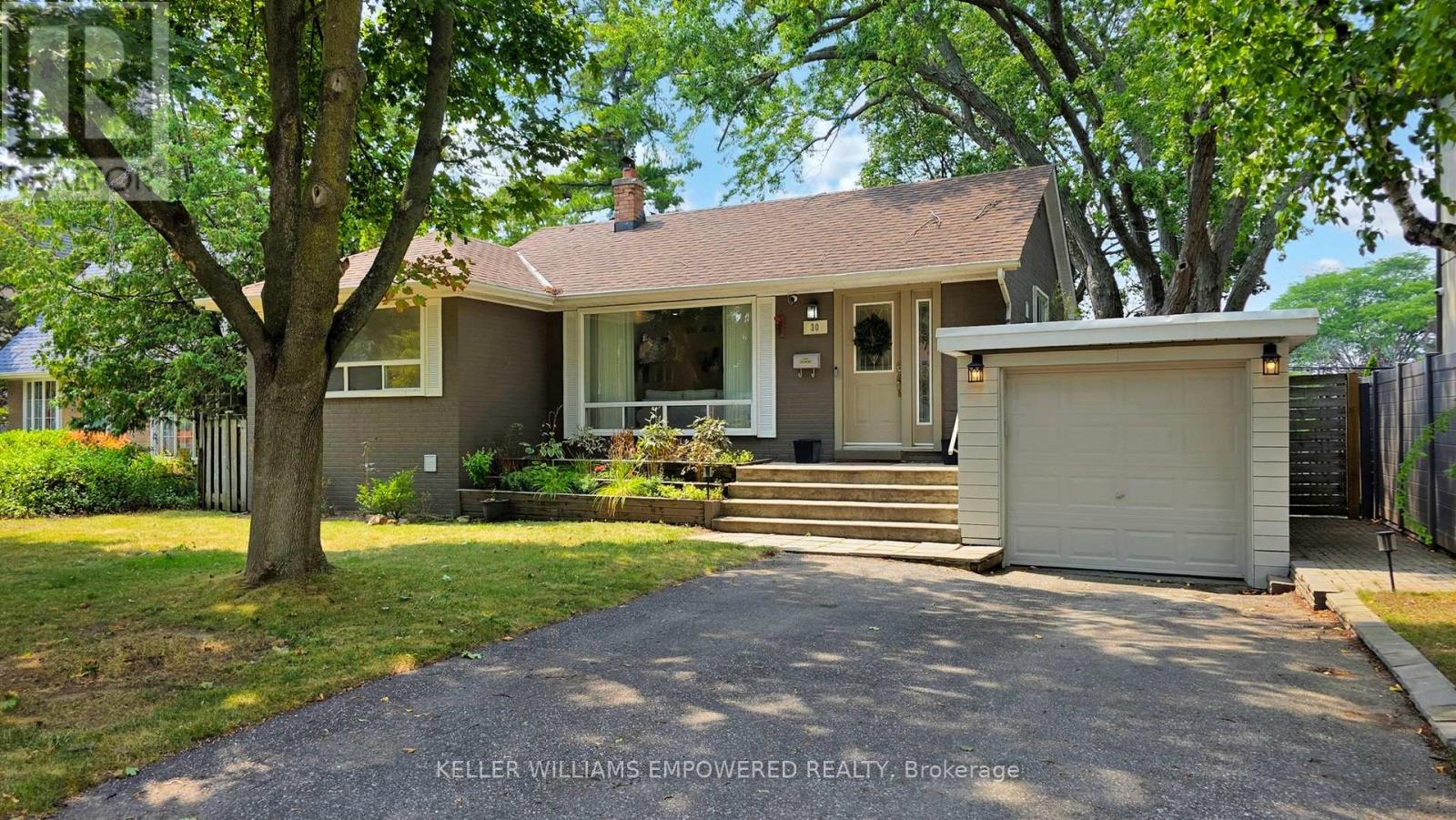 30 Paperbirch Drive, Toronto, Ontario  M3C 2E7 - Photo 2 - C12894782