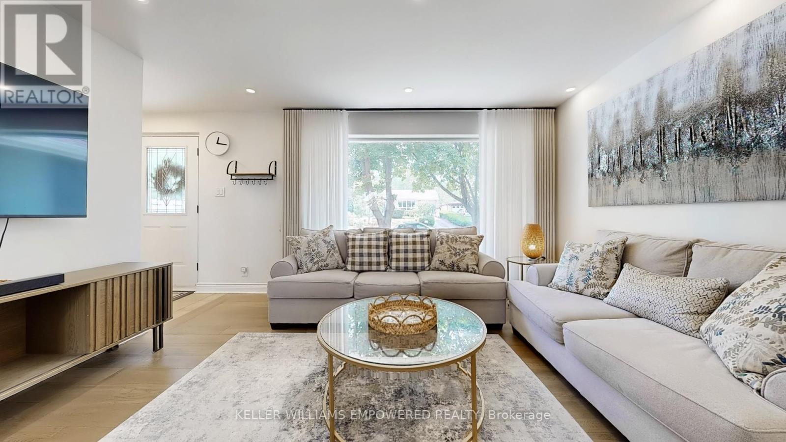 30 Paperbirch Drive, Toronto, Ontario  M3C 2E7 - Photo 4 - C12894782