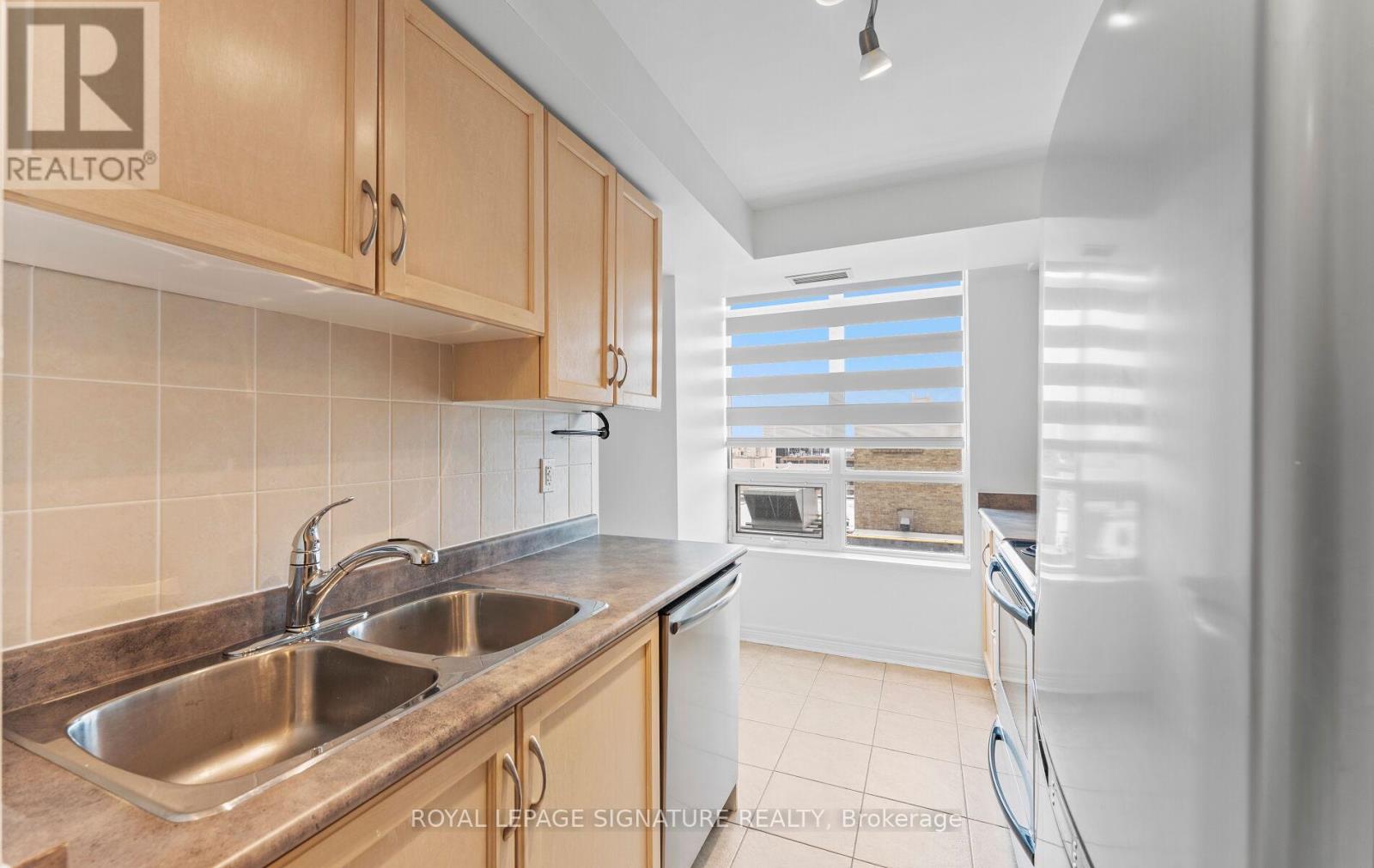 1411 - 212 Eglinton Avenue E, Toronto, Ontario  M4P 0A3 - Photo 12 - C12894832