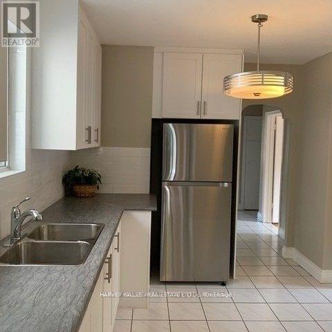 Main - 72 Mcgillivray Avenue, Toronto, Ontario  M5M 2Y2 - Photo 3 - C12894936