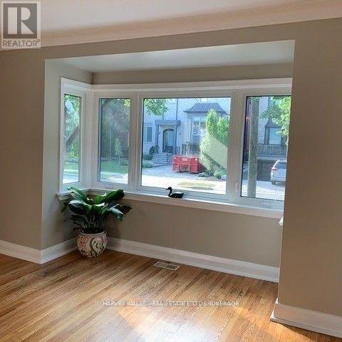 Main - 72 Mcgillivray Avenue, Toronto, Ontario  M5M 2Y2 - Photo 7 - C12894936