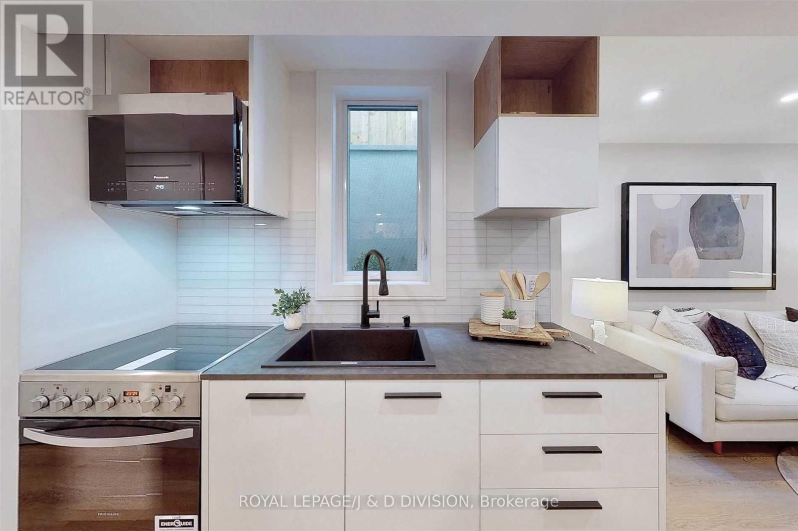 Lower - 26 Henderson Avenue, Toronto, Ontario  M6J 2B8 - Photo 6 - C12894954