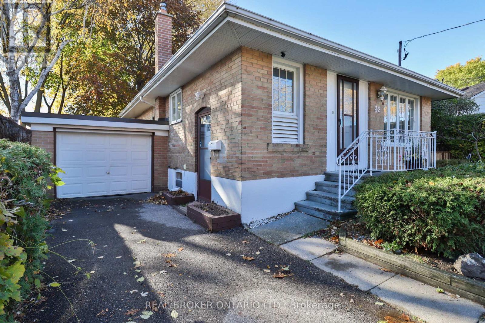 32 Christina Crescent, Toronto, Ontario  M1R 4H6 - Photo 2 - E12894830