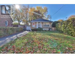 32 CHRISTINA CRESCENT, Toronto, Ontario