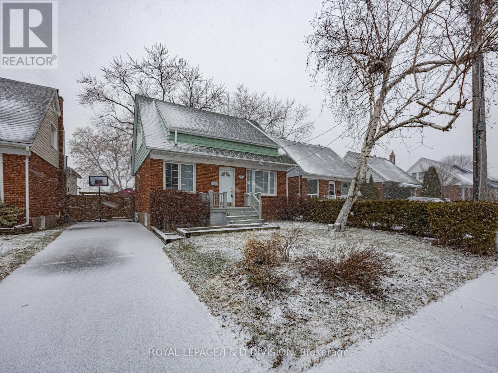 92 TOWER DRIVE, Toronto, Ontario