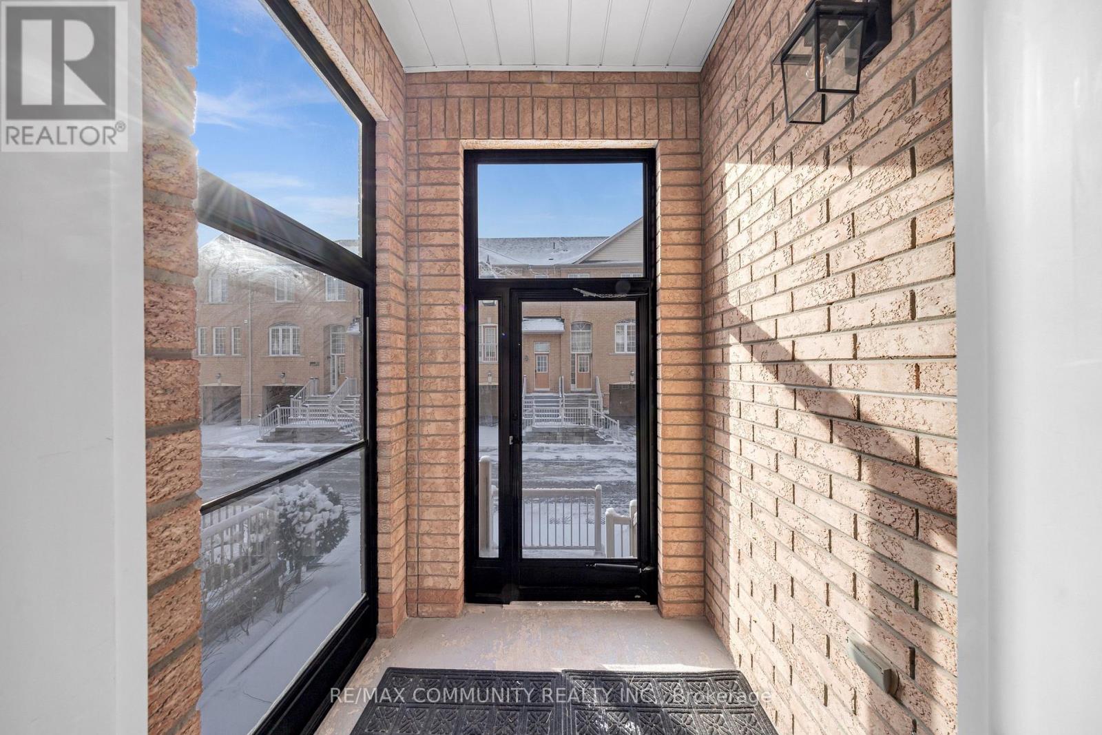 28 Ignatius Lane, Toronto, Ontario  M1E 0A3 - Photo 4 - E12894926