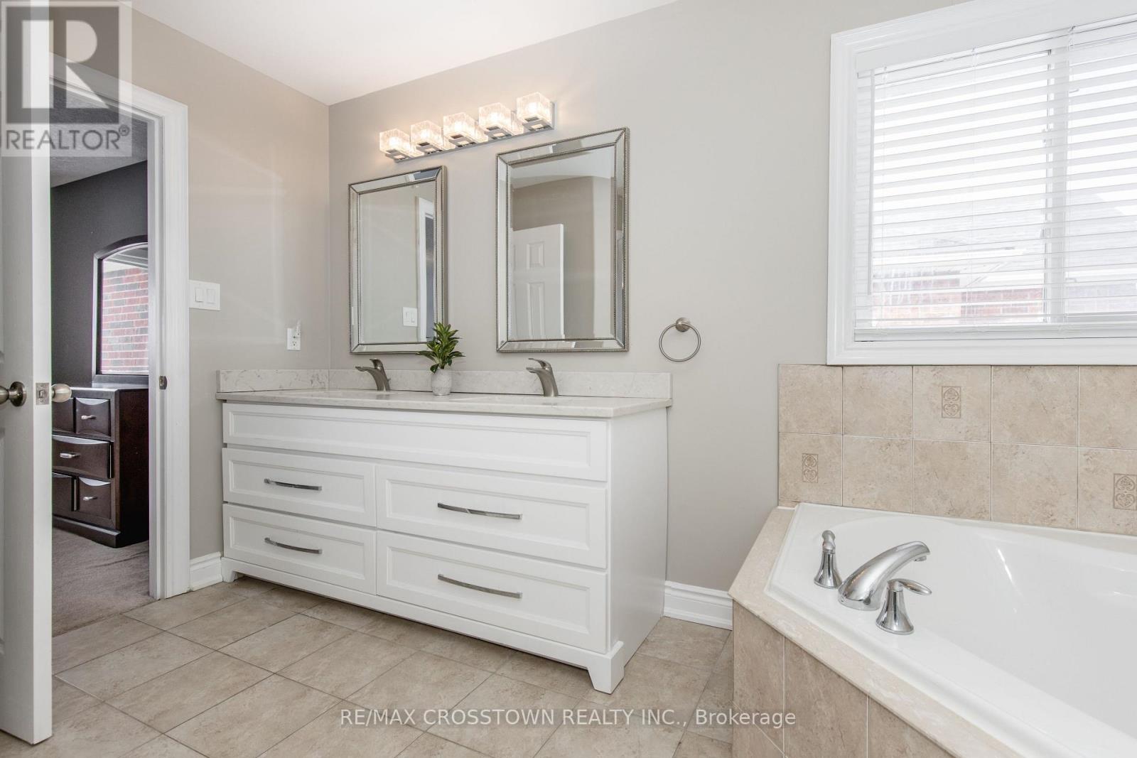 996 Booth Avenue, Innisfil, Ontario  L9S 0A4 - Photo 27 - N12894764