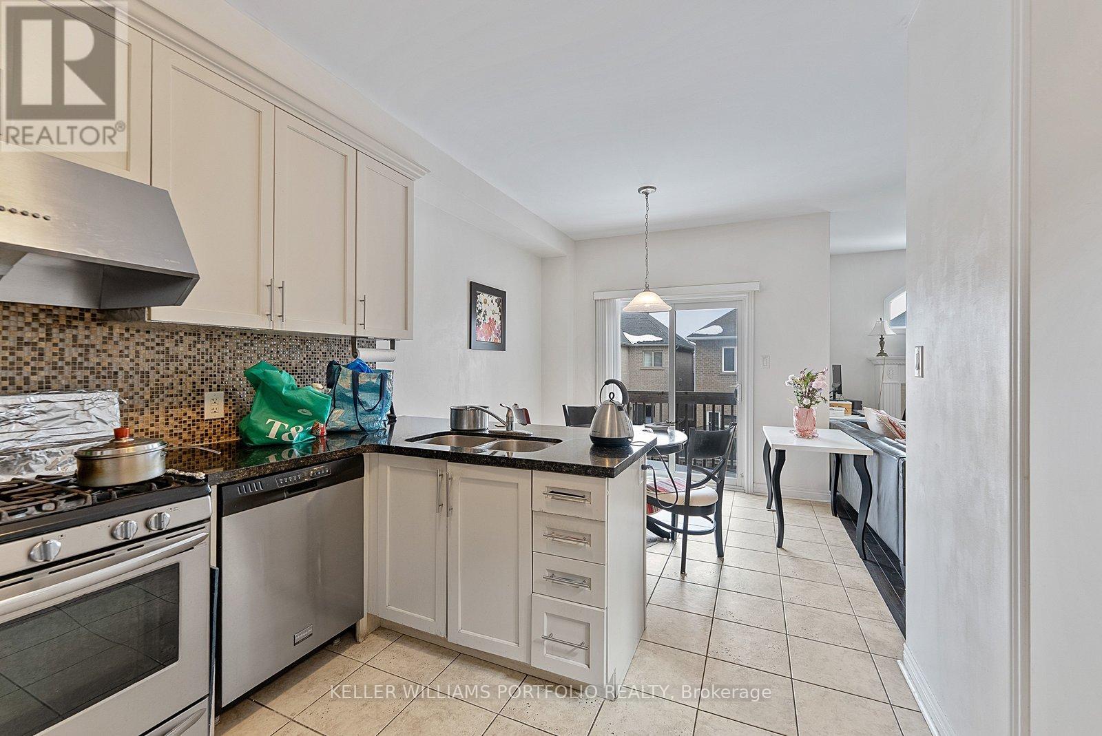 301 Oberfrick Avenue, Vaughan (Patterson), Ontario  L6A 0R5 - Photo 10 - N12894900