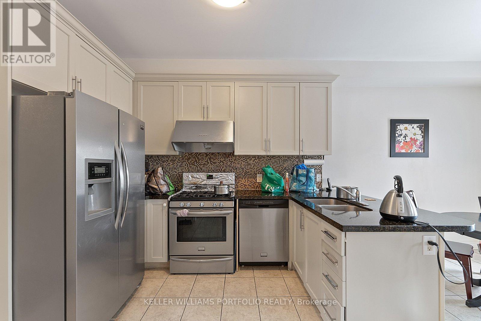 301 Oberfrick Avenue, Vaughan (Patterson), Ontario  L6A 0R5 - Photo 11 - N12894900