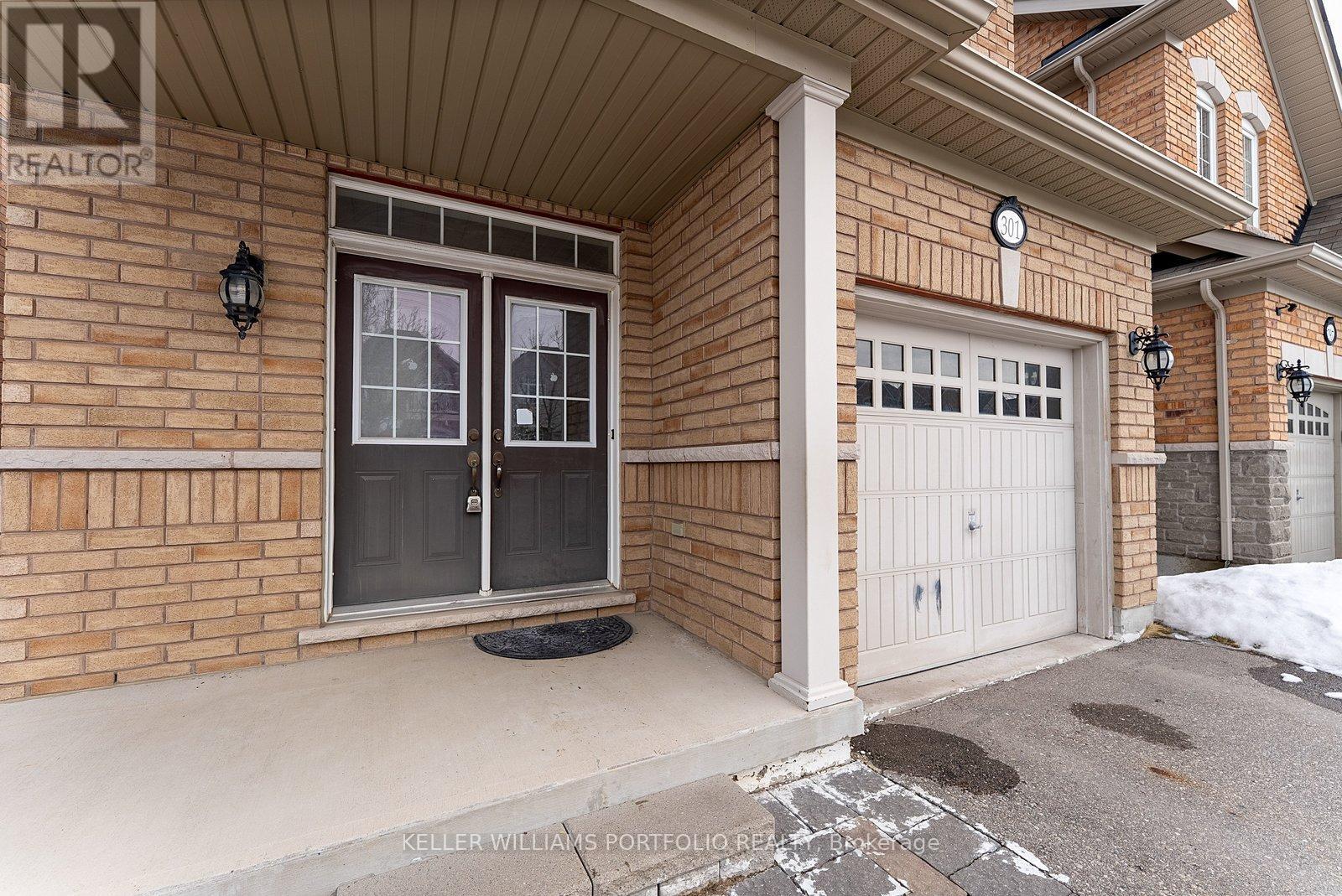 301 Oberfrick Avenue, Vaughan (Patterson), Ontario  L6A 0R5 - Photo 2 - N12894900