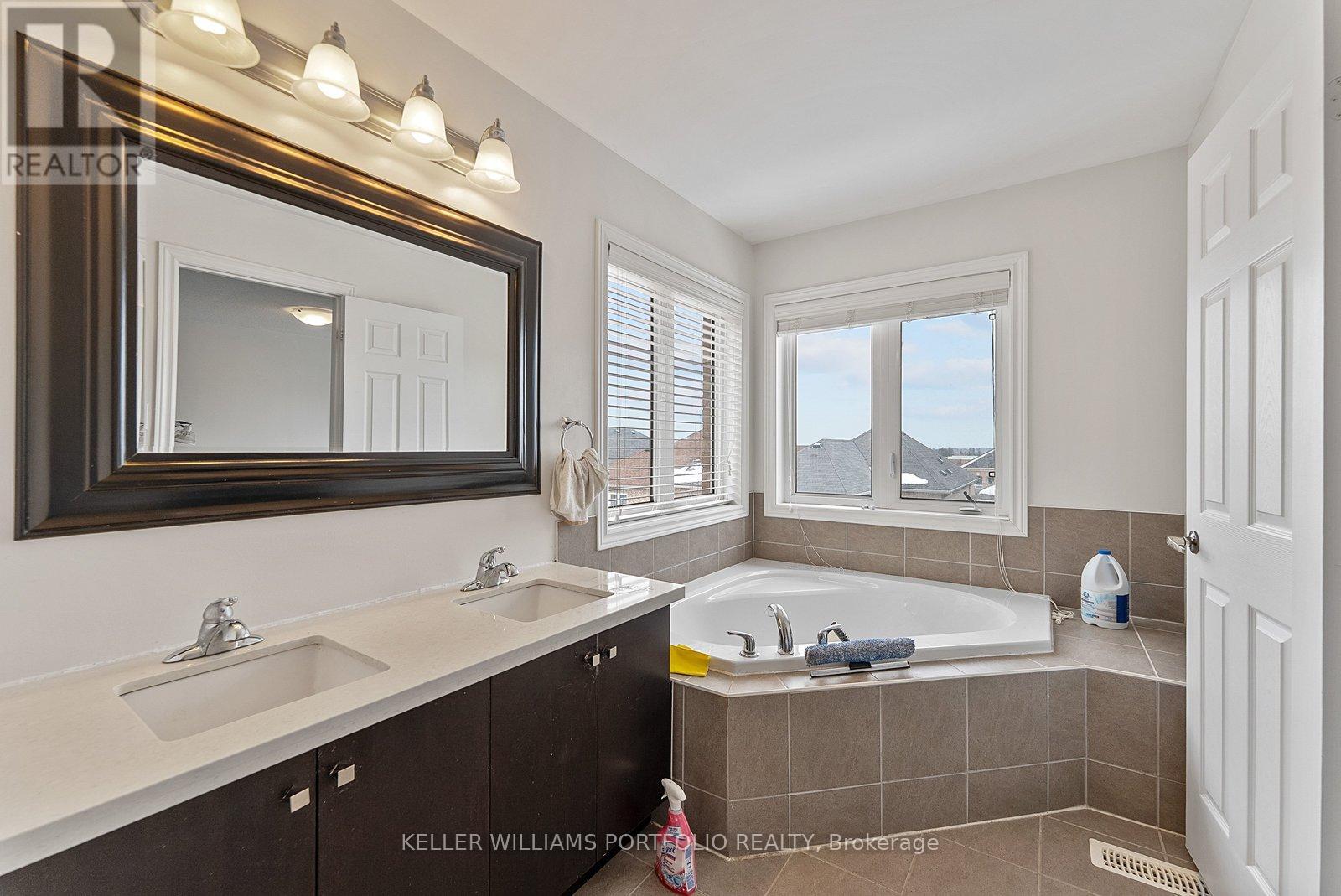 301 Oberfrick Avenue, Vaughan (Patterson), Ontario  L6A 0R5 - Photo 29 - N12894900