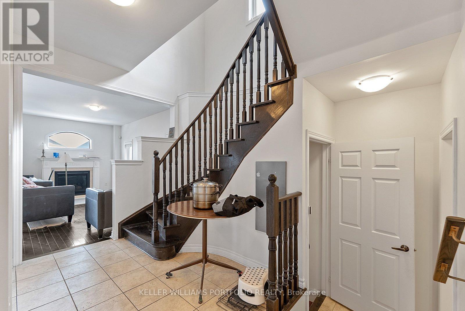 301 Oberfrick Avenue, Vaughan (Patterson), Ontario  L6A 0R5 - Photo 9 - N12894900