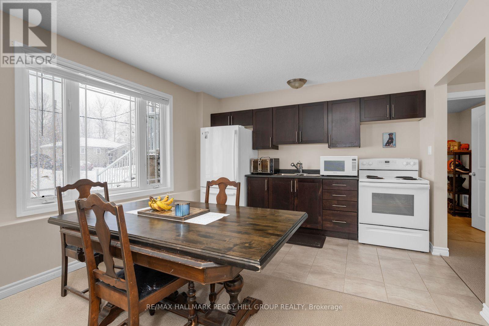 25 Bay Street, Tay (Victoria Harbour), Ontario  L0K 2A0 - Photo 10 - S12894916