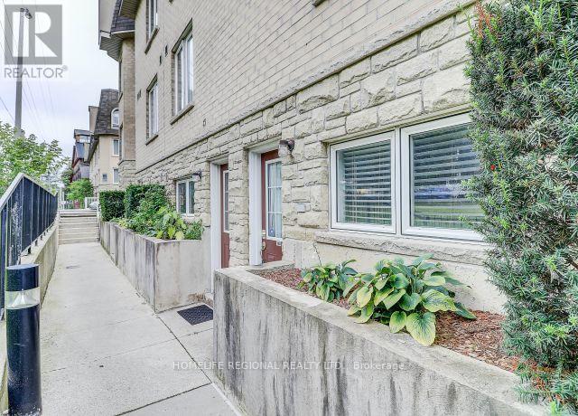 120 - 75 Turntable Crescent, Toronto, Ontario  M6H 4K8 - Photo 4 - W12894700