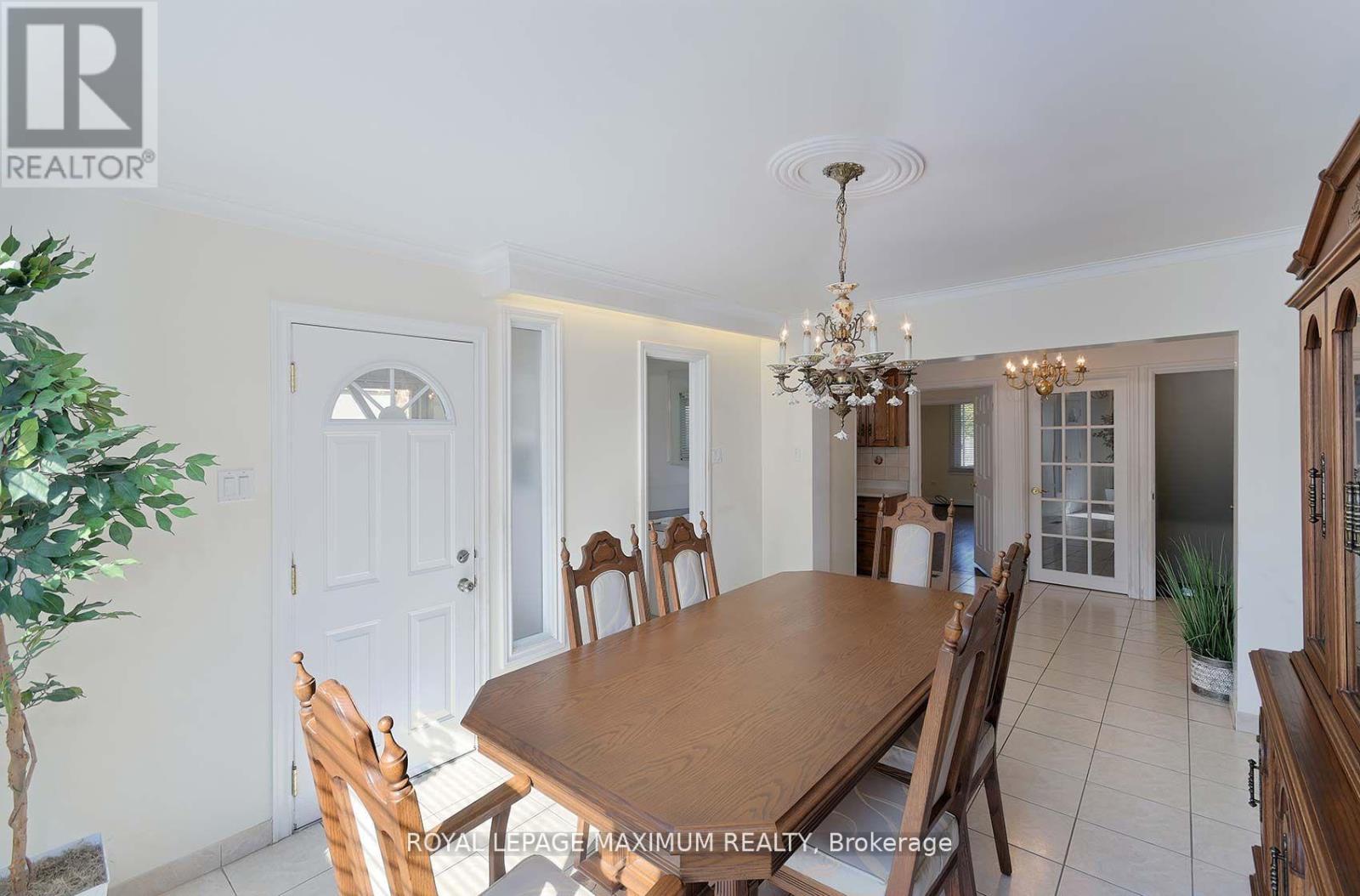 245 Belgravia Avenue, Toronto, Ontario  M6E 2M9 - Photo 15 - W12894708