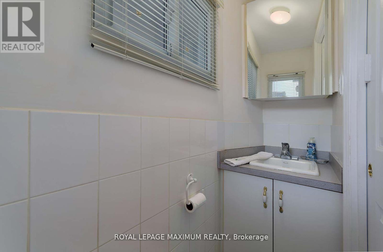 245 Belgravia Avenue, Toronto, Ontario  M6E 2M9 - Photo 19 - W12894708