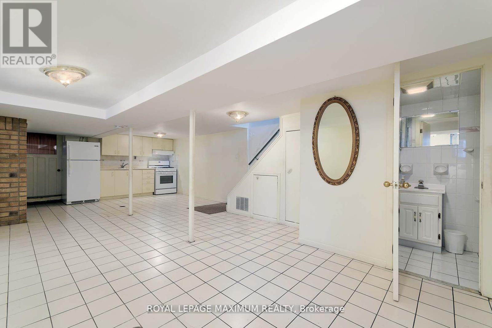 245 Belgravia Avenue, Toronto, Ontario  M6E 2M9 - Photo 29 - W12894708