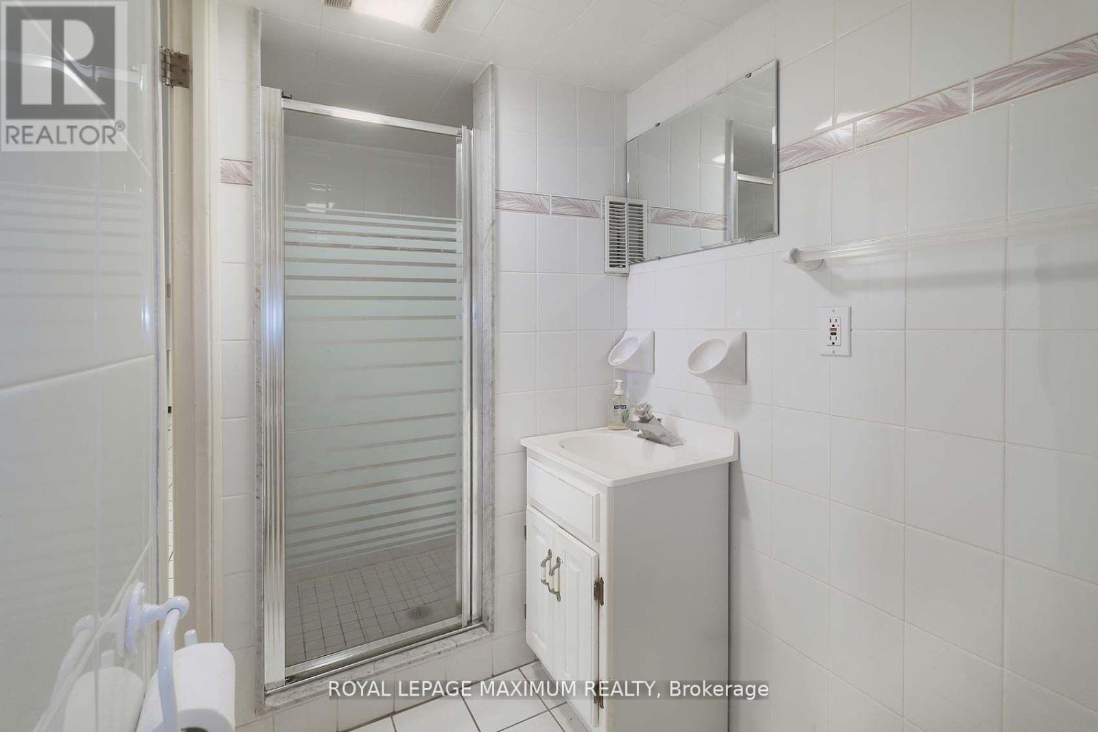 245 Belgravia Avenue, Toronto, Ontario  M6E 2M9 - Photo 33 - W12894708