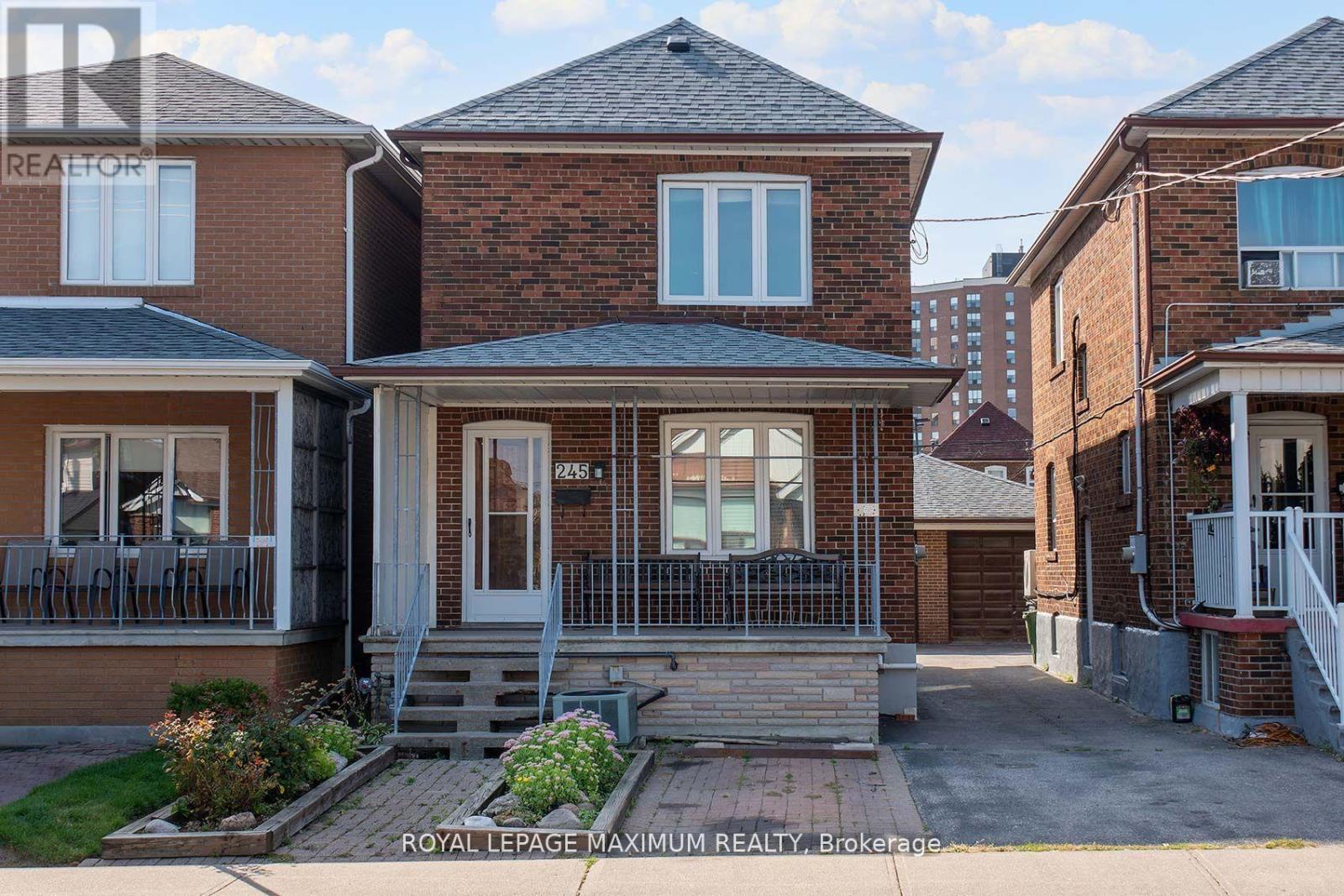 245 Belgravia Avenue, Toronto, Ontario  M6E 2M9 - Photo 38 - W12894708