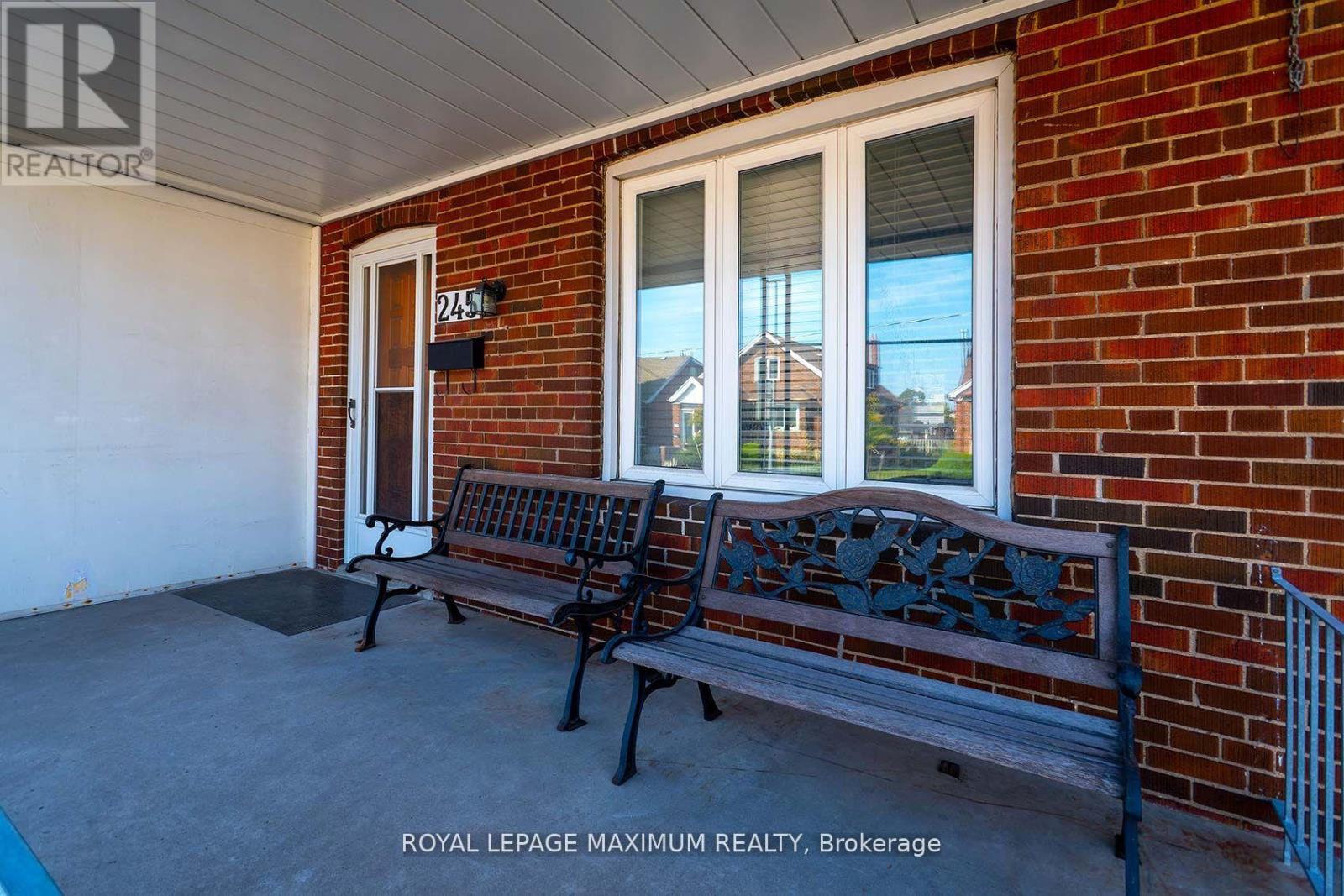 245 Belgravia Avenue, Toronto, Ontario  M6E 2M9 - Photo 6 - W12894708