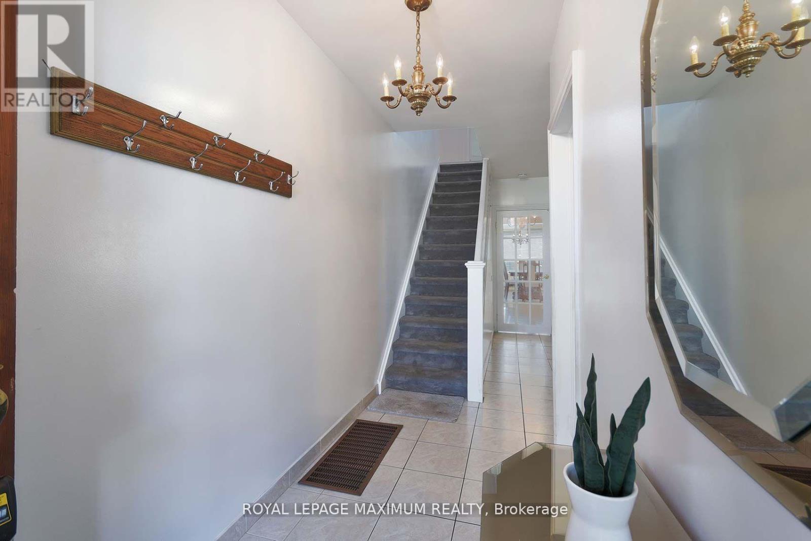 245 Belgravia Avenue, Toronto, Ontario  M6E 2M9 - Photo 8 - W12894708