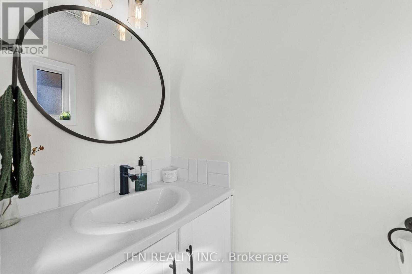 21 - 30 Heslop Road, Milton, Ontario  L9T 1B3 - Photo 6 - W12894714