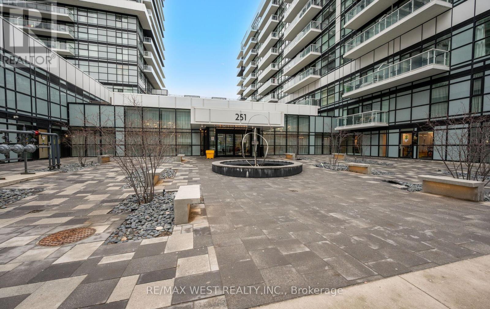 2702 - 251 Manitoba Street, Toronto, Ontario  M8Y 0C7 - Photo 2 - W12894726