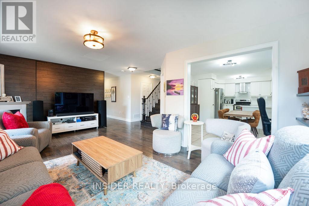 5409 Duchess Court, Burlington, Ontario  L7L 6Z4 - Photo 10 - W12894730