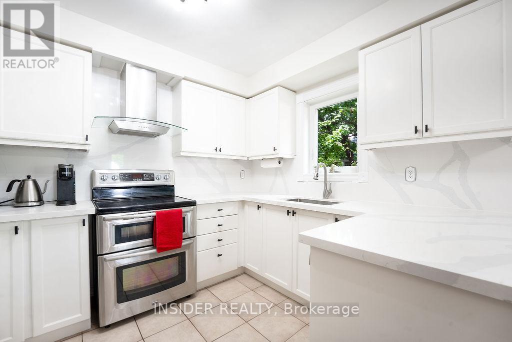 5409 Duchess Court, Burlington, Ontario  L7L 6Z4 - Photo 13 - W12894730