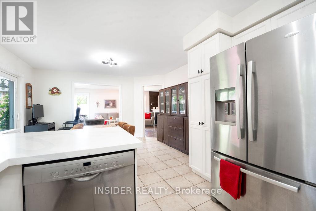 5409 Duchess Court, Burlington, Ontario  L7L 6Z4 - Photo 14 - W12894730