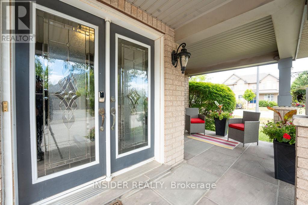 5409 Duchess Court, Burlington, Ontario  L7L 6Z4 - Photo 4 - W12894730