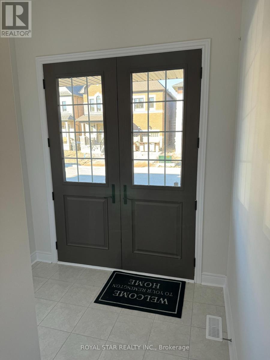 80 Claremont Drive, Brampton, Ontario  L6R 4E8 - Photo 3 - W12894746