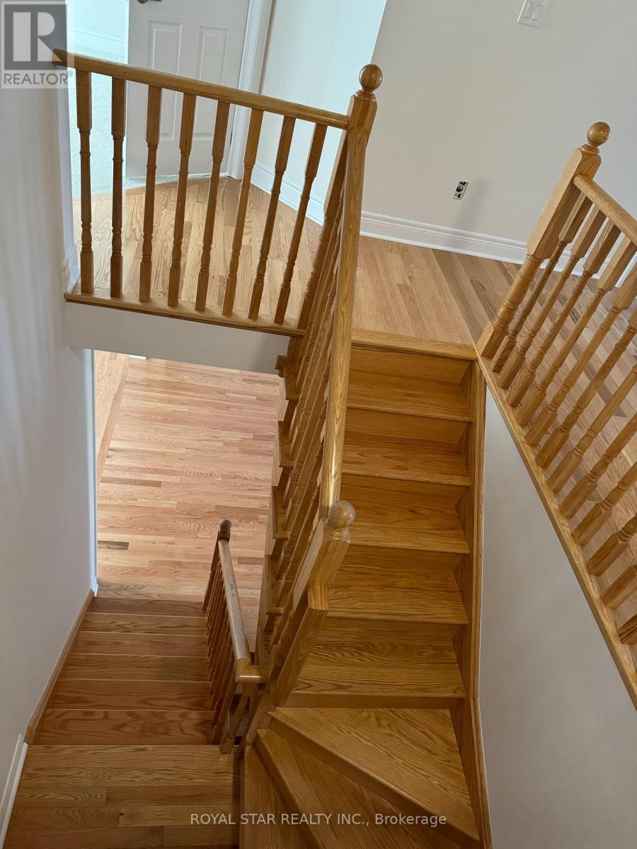 80 Claremont Drive, Brampton, Ontario  L6R 4E8 - Photo 7 - W12894746